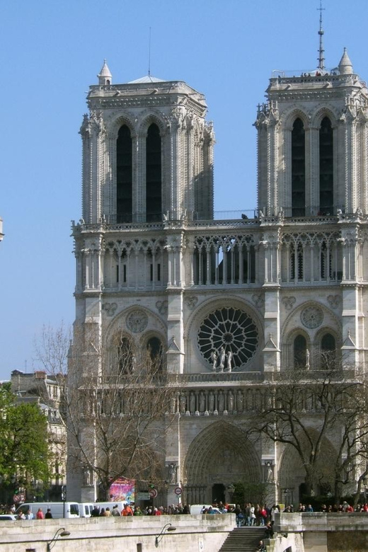 Paris: Notre Dame Outdoor Tour with Sainte-Chapelle / Crypt. - Meeting at Pont au Double and setting the pace for a small group