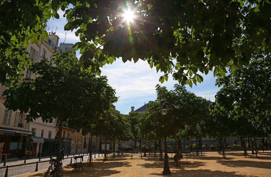 Paris: Notre Dame Outside Tour and Sainte Chapelle Ticket - Value and timing: why this tour costs $48 and when it pays off