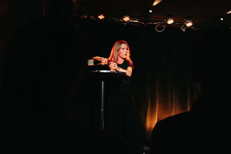 Paris: Oh My God She's Parisian! English Comedy Show - How to Plan Your Evening So It Runs Smooth