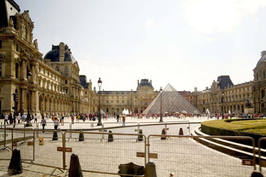 Paris: Openair Double Decker Bus Audio-Guided City Tour - Champs-Élysées to Arc de Triomphe: the monuments you recognize instantly