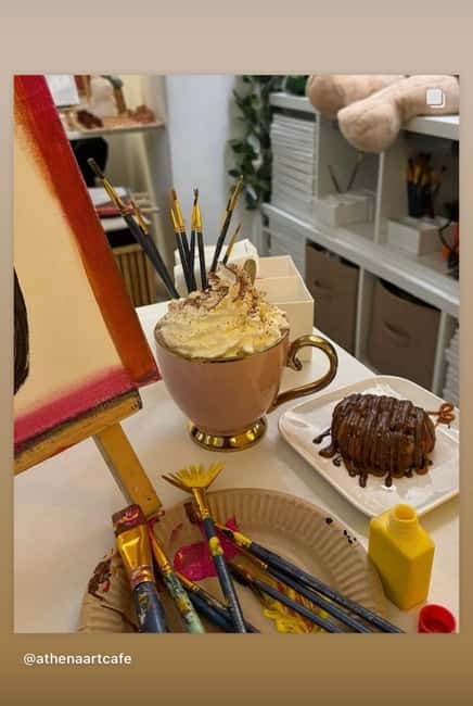 Paris : Painting experience in an art cafe - Choosing Your Drink While You Paint