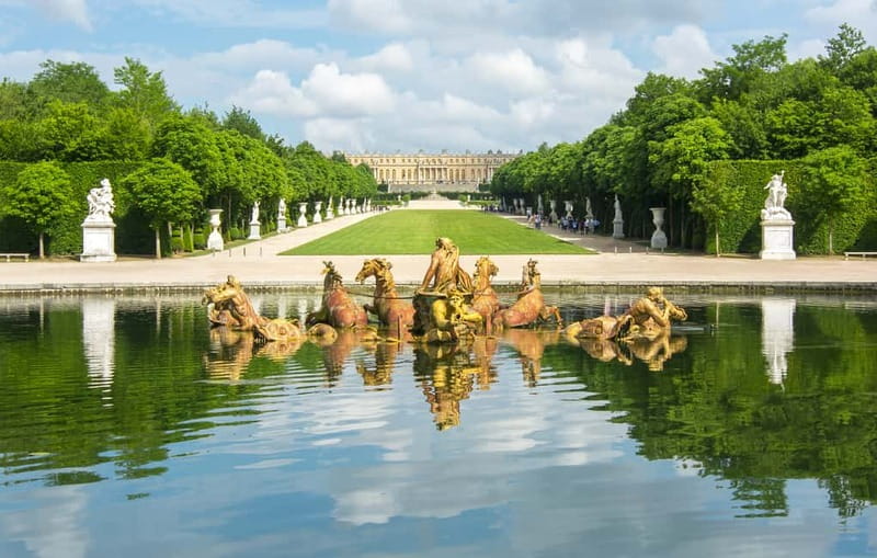 Paris: Palace of Versailles Guided Tour with Bus Transfers - Timing and transfers: what the coach schedule means for your pacing