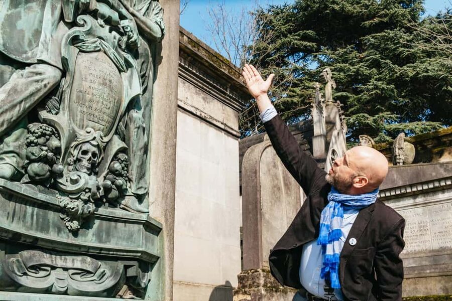 Paris: Pere Lachaise Cemetery Guided Tour - Père Lachaise, Paris’s cemetery you’ll actually want to linger in