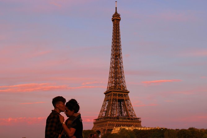 Paris Photo Shoot with Professional Photographer - The basic idea: a Paris photo shoot that feels like sightseeing