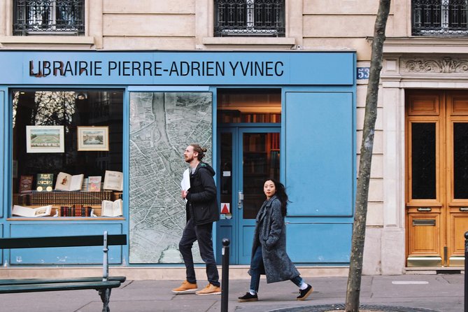 Paris Photo Shoot with Professional Photographer - Palais-Royal: calm, elegant, and great for variety