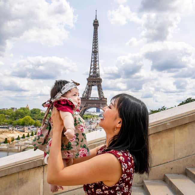 Paris: Photoshoot Around Eiffel Tower with 55 Edited Photos - Price and value: $100 per group up to 6 for one hour of Eiffel Tower shooting