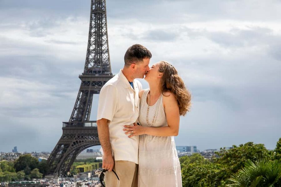 Paris: Photoshoot Around Eiffel Tower with 55 Edited Photos - What’s included and what you need to handle yourself