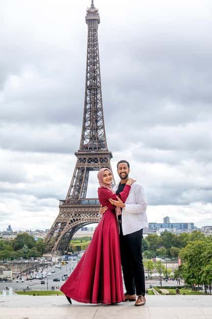 Paris: Photoshoot Around Eiffel Tower with 55 Edited Photos - Your 1-hour game plan: guided posing, multiple spots, real timing