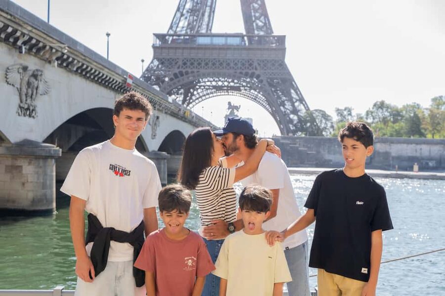 Paris: Premium Photoshoot with Iconic Eiffel Tower Views - The Real Difference: 15-Minute Quick Shoot vs 75-Minute VIP