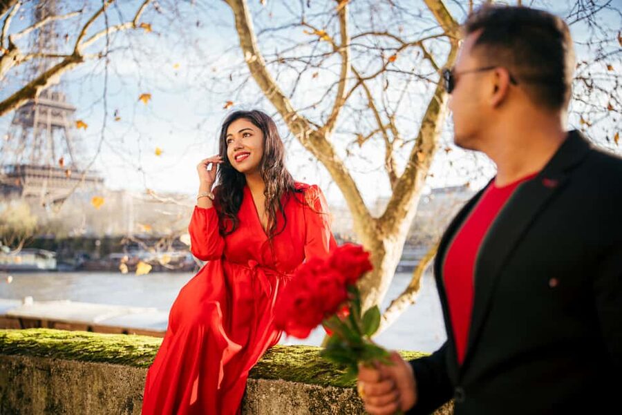 Paris: Premium Professional Photo Shoot - Posing in Crowds, Handling Rain, and Getting Paris Without the Headaches