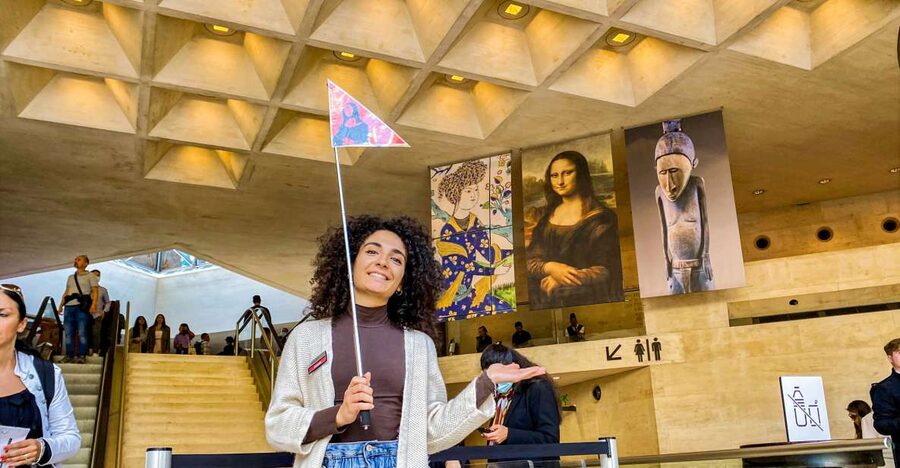 Paris: Priority Access Louvre with Host -Direct to Mona Lisa - The Mona Lisa stop: escort help, pacing, and photo time