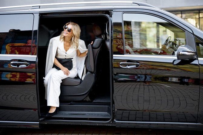 Paris Private Car Service with Driver - The value of $361.63 per group: when it makes sense