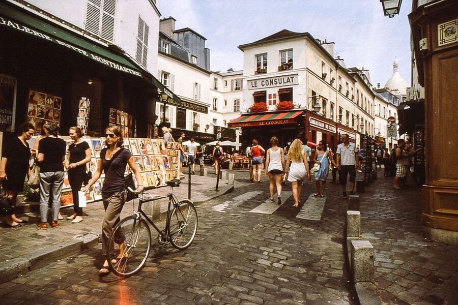 Paris: Private Customized Tour with a Local Guide - Which guide style fits you best