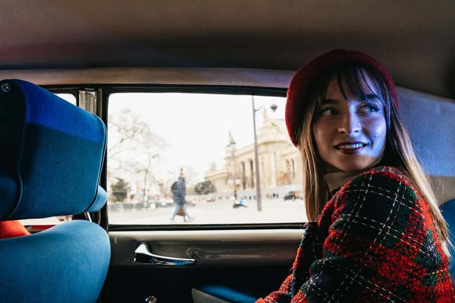 Paris: Private Guided City Tour in a Traction Avant or DS 21 - From Place de la Concorde to the Champs-Élysées