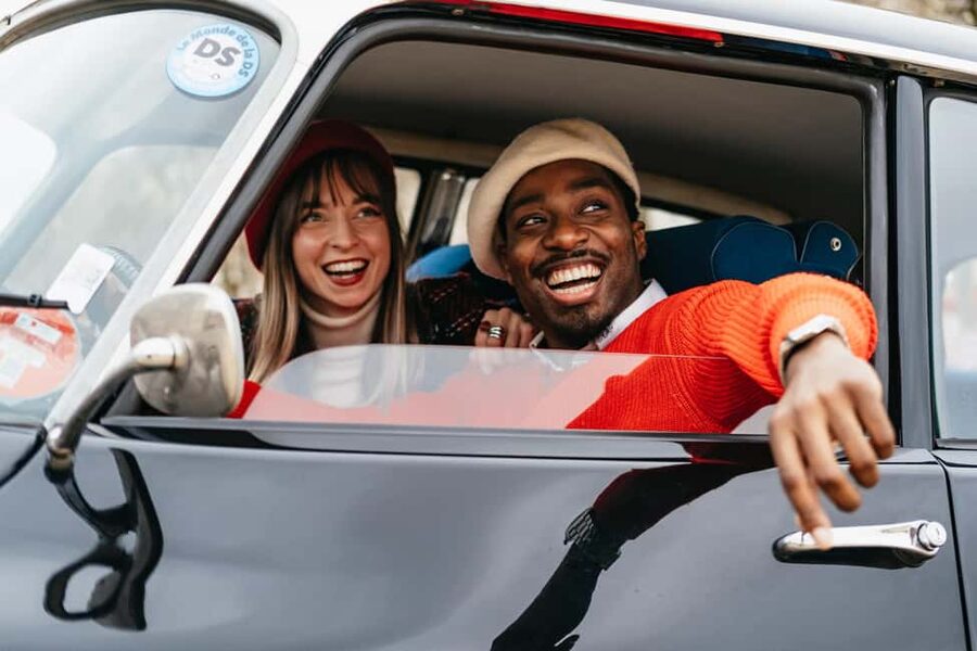 Paris: Private Guided City Tour in a Traction Avant or DS 21 - Arc de Triomphe and Eiffel Tower photo stops that actually help