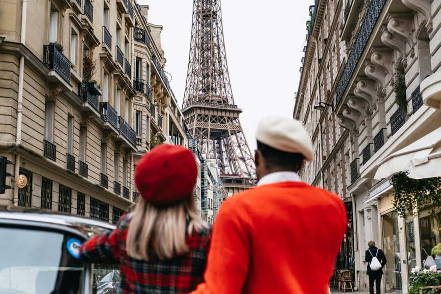 Paris: Private Guided City Tour in a Traction Avant or DS 21 - Les Invalides and the Pont Alexandre III corridor