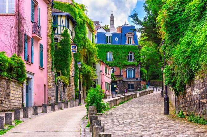 Paris Private Montmarte Tour : Sacre Coeur with Expert Guide - Moulin Rouge to the Wall of Love: the quick-hit photo loop