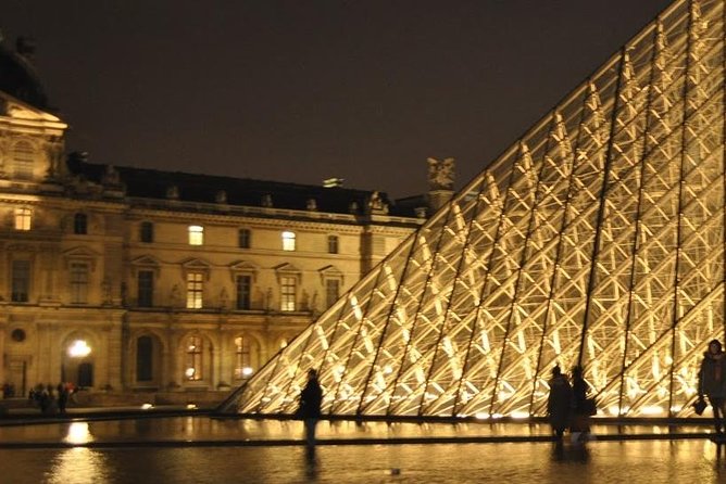 Paris Private Night Tour with River Cruise and Champagne Option - Pont des Arts and the French Academy Photo Moments