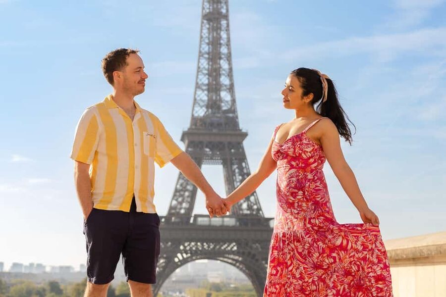 Paris: Private Photoshoot at the Eiffel Tower - The Eiffel Tower photo stop and what happens during the session