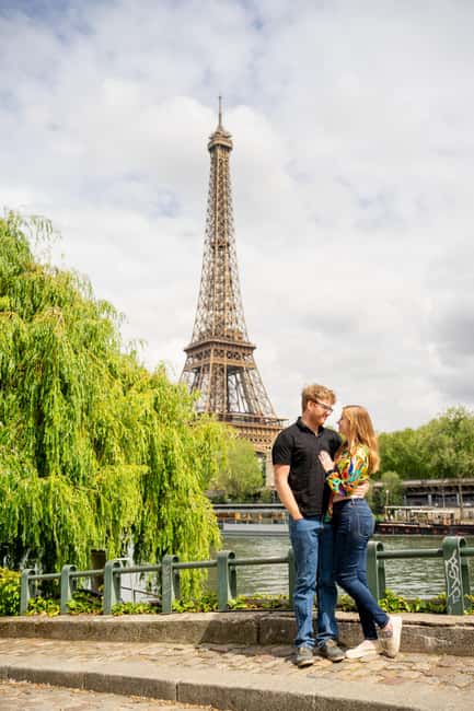 Paris: Private Photoshoot at the Eiffel Tower - Posing help that works when you hate being photographed