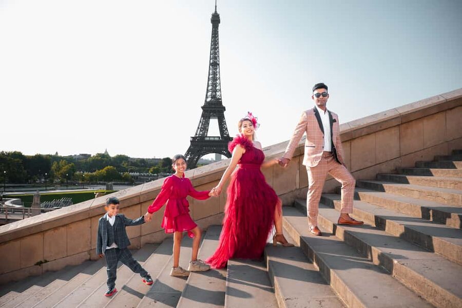 Paris: Private Photoshoot Near the Eiffel Tower - Bir Hakiem Bridge and Seine river views, plus classic Paris architecture