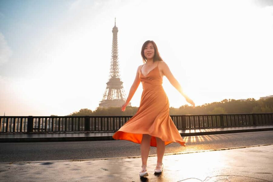 Paris: Private Photoshoot Near the Eiffel Tower - The 24-hour edit promise, and what “30 edited photos” means for you