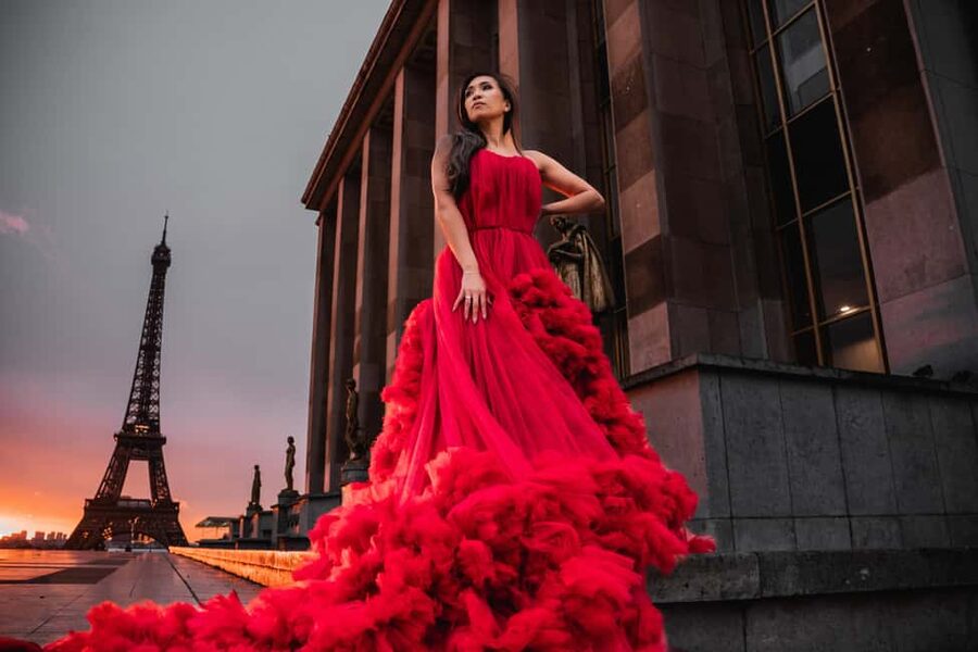 Paris: Private Photoshoot Near the Eiffel Tower - Meet-up near the Eiffel Tower, and how the 1-hour session really moves