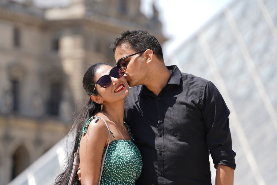 Paris: Private Photoshoot Outside the Louvre Museum - Who should book this Louvre private photoshoot
