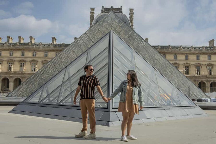 Paris: Private Photoshoot Outside the Louvre Museum - Finding your meeting point near Louis XIV