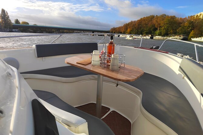 Paris Private Seine River Cruise with your Captain Guide - Meeting at Suresnes and boarding with zero stress