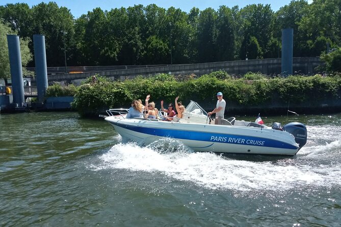 Paris Private Seine River Cruise with your Captain Guide - Île de la Cité and Île Saint-Louis, Paris at its root