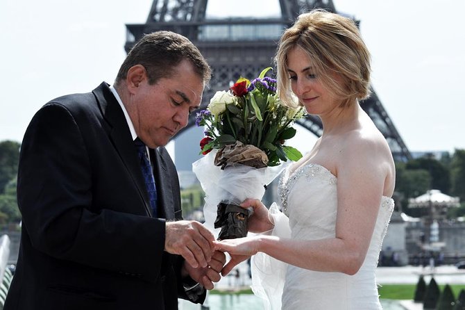 Paris Renew Your Wedding Vows Experience with Professional Photographer - Key Points That Make This Vow Renewal Special
