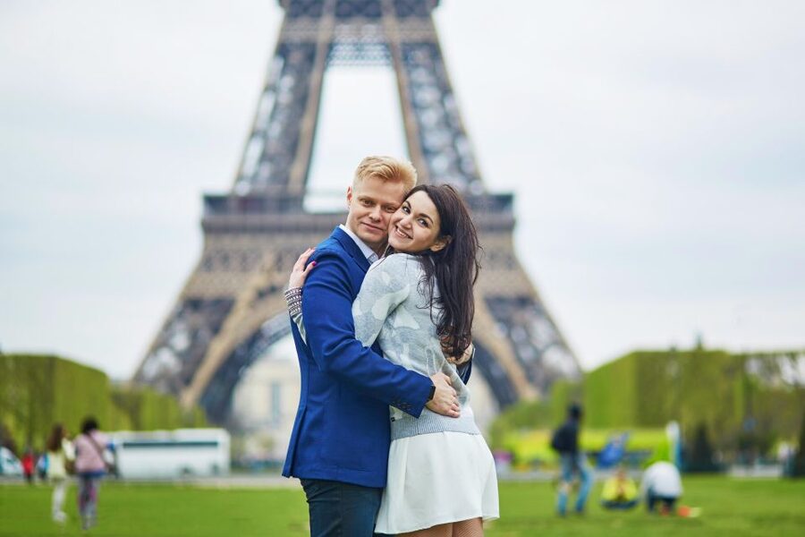 Paris: Romantic Photoshoot for Couples - What photos you get, and what “edited high-res” means