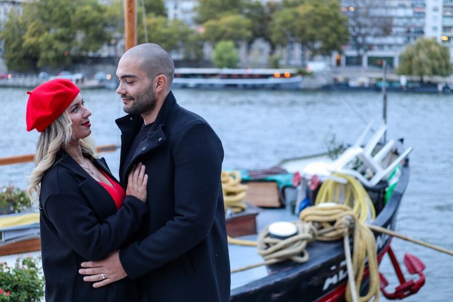 Paris: Romantic Photoshoot for Couples - Timing for proposals and romantic anniversaries