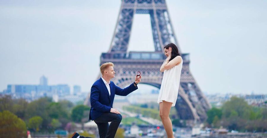 Paris: Romantic Photoshoot for Couples - Meeting at 8 Port de Suffren: the start of your session