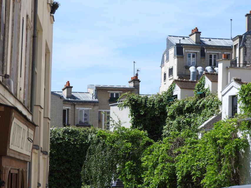 Paris: Sacré-Coeur and Montmartre Tour with Expert Guide - Place du Tertre: a famous square that you should still experience