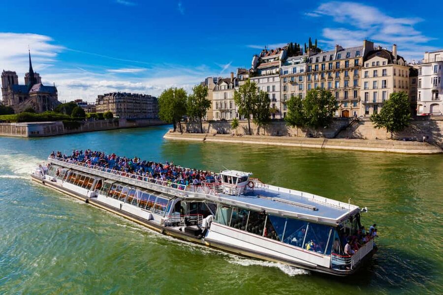 Paris : Scenic Cruise on the Seine River with Champagne - Key points at a glance