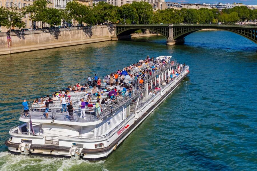 Paris : Scenic Cruise on the Seine River with Champagne - The Seine view plan: Louvre area to Notre-Dame
