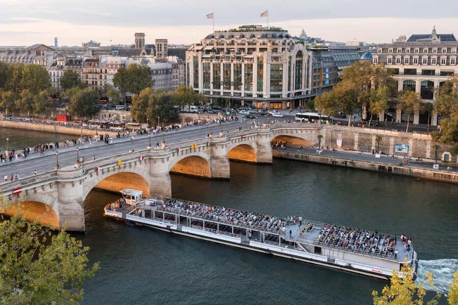 Paris : Scenic Cruise on the Seine River with Champagne - The audioguide on your smartphone, and how to use it well