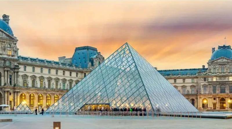 Paris: See 15 to 30 Top Sights with a Fun Guide - Starting at Anvers or Urban Bakery on Rue Lepic