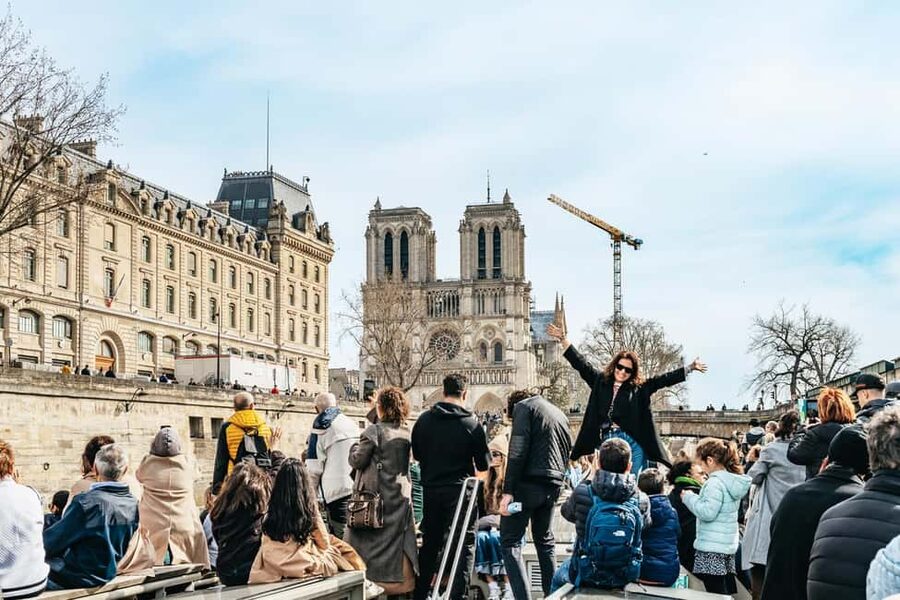 Paris: Seine Cruise and Macaron Tasting by the Eiffel Tower - Price and value, the $21 question