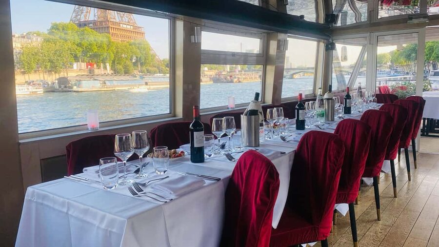 Paris: Seine Dinner Cruise from Eiffel Tower/Liberty Statue - Your First Taste of the Seine: Eiffel Tower Proximity