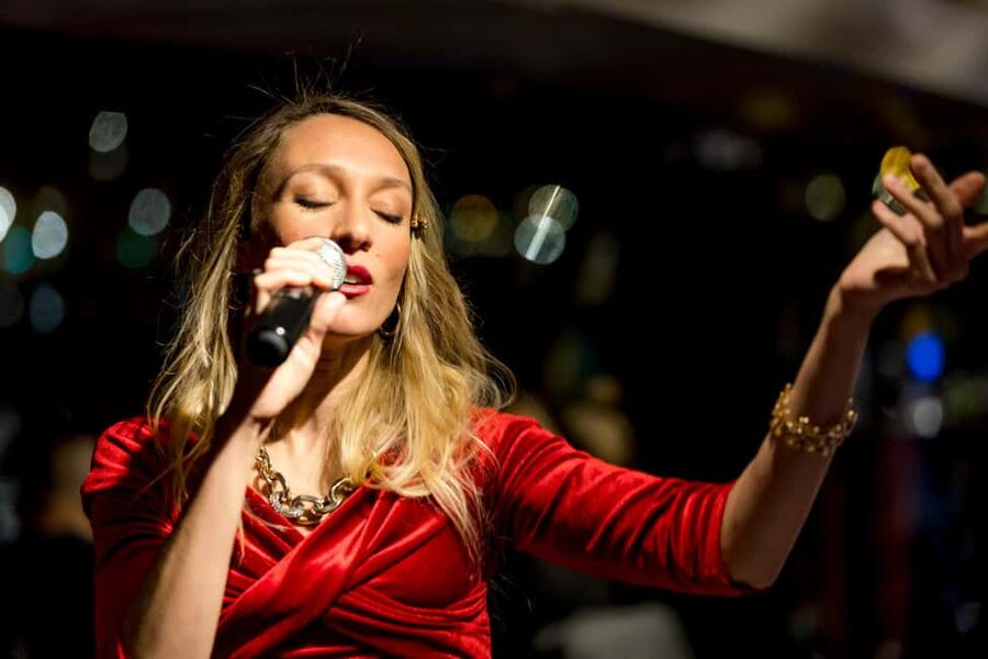 Paris: Seine River Champagne Dinner Cruise with Live Music - The Seine at 9 to 11 p.m. energy, without the stress
