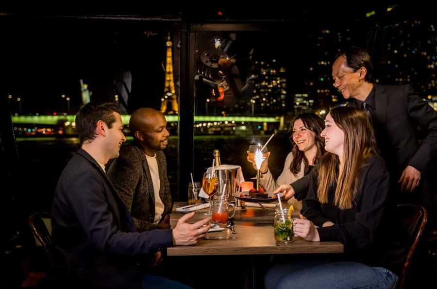 Paris: Seine River Champagne Dinner Cruise with Live Music - The route that strings together Paris’s most iconic river moments