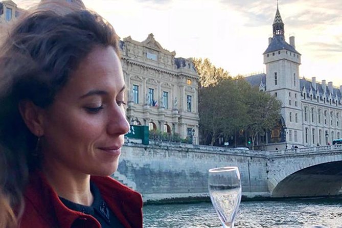 Paris Seine River Champagne Tasting Cruise - The 1.25-hour flow: what you’re doing the whole time
