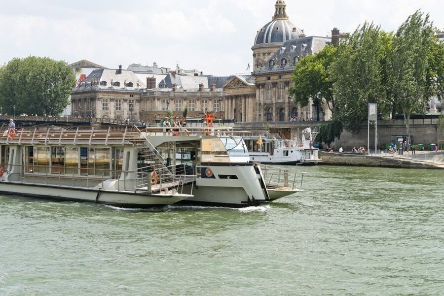 Paris: Seine River Cruise and 3-course Bistro Lunch - Le Bistro Parisien Lunch: 3 Courses, a Real Drink Choice, and Eiffel Tower Views