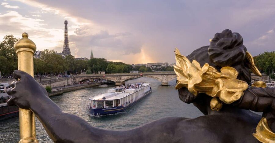 Paris: Seine River Cruise & Brunch - Your 90-Minute Sightseeing Loop: Eiffel Tower To The Louvre