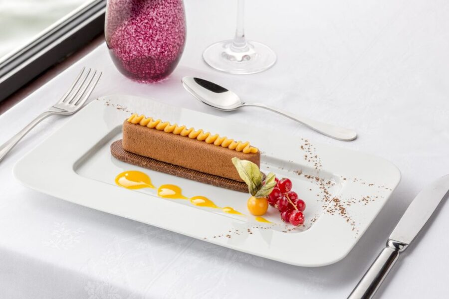 Paris: Seine River Cruise with 3-Course Dinner & Live Music - The best parts of this Paris Seine dinner cruise