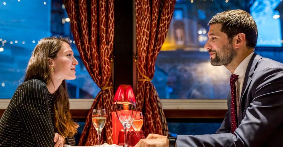 Paris: Seine River Cruise with 3-Course Dinner & Live Music - Choosing your departure: 6:45 PM or 9:15 PM (and how the menu changes)