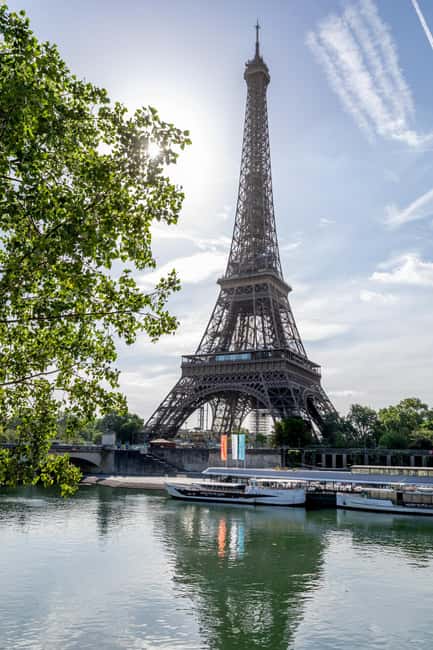Paris: Seine River Cruise with Champagne from Eiffel Tower - Price and Value: What $37 Gets You on the Water